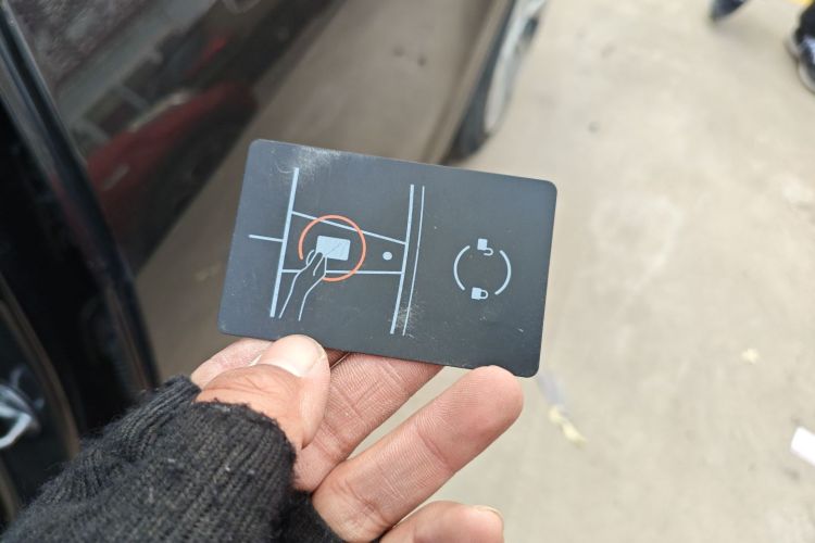 特斯拉 Model Y 2021款 标准续航后驱版中控内饰11