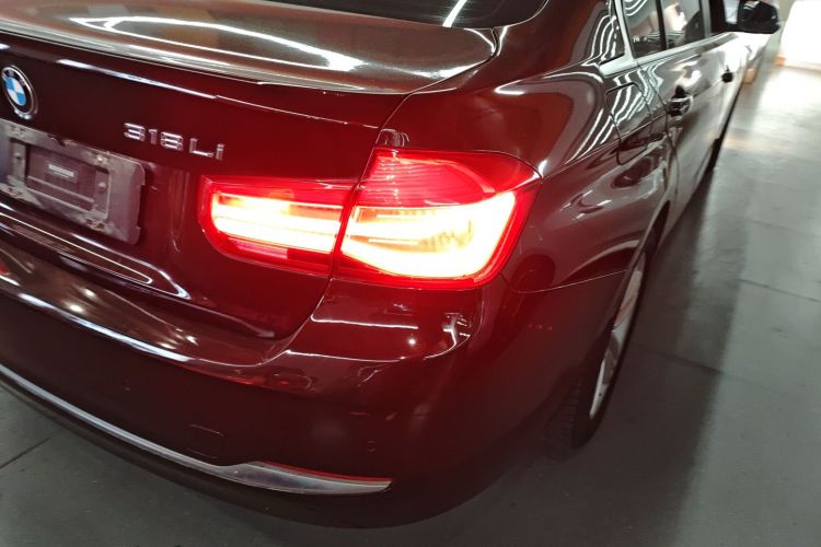 宝马3系 2018款 318Li车身外观9