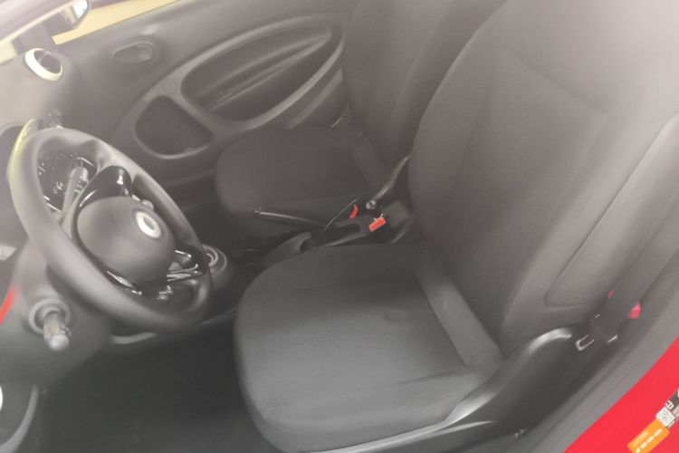 smart fortwo 2018款 1.0L 52千瓦硬顶灵动版 国V局部细节19