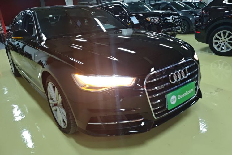 奥迪A6L 2018款 30周年年型 45 TFSI quattro 运动型车身外观3