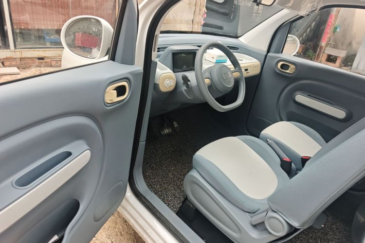 奔腾小马 2025款 222km 灵动马中控内饰20