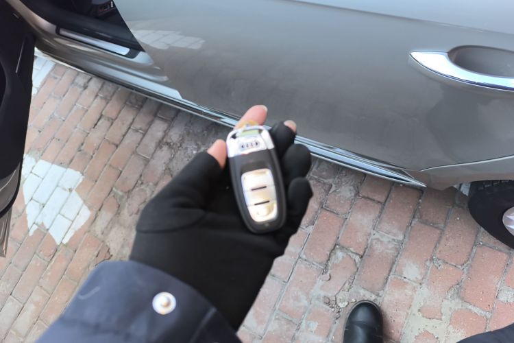 奥迪A4L 2016款 35 TFSI 典藏版 自动标准型中控内饰11