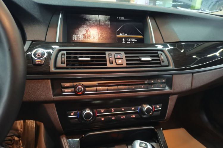 宝马5系 2014款 525Li 豪华设计套装中控内饰16