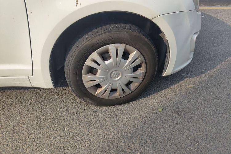 铃木 雨燕 2014款 1.3L 手动标准型车身外观6007