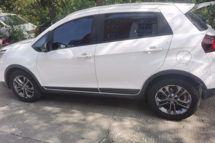 吉利汽车 远景X3 2020款 1.5L CVT尊贵型车身外观4