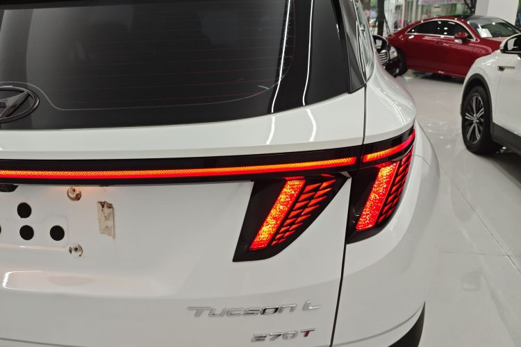 现代 2023款 途胜L 1.5T 自动两驱GLX精英版车身外观9