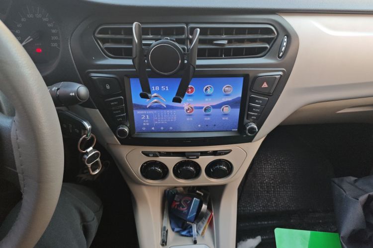 雪铁龙 爱丽舍 2014款 1.6L 手动时尚型中控内饰16