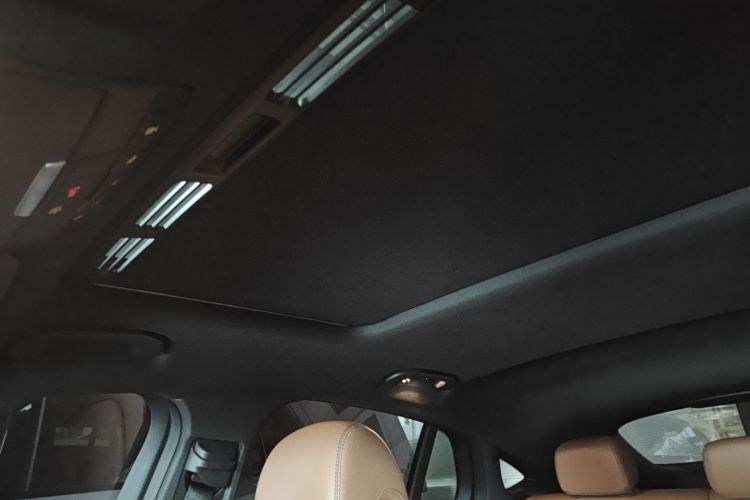 奔驰GLC轿跑 2020款 GLC 260 4MATIC 轿跑SUV中控内饰22