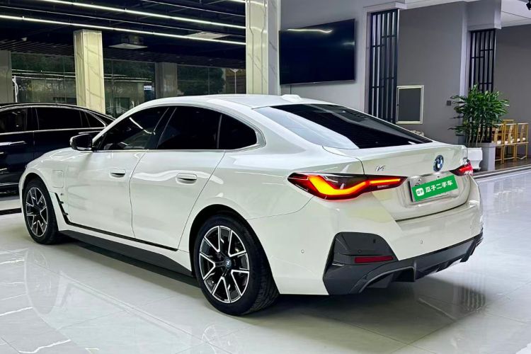宝马i4 2023款 eDrive35车身外观4