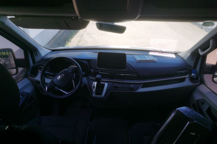 上汽大通MAXUS 新途V90 2019款 2.0T自动智多星后驱单胎长轴高顶7座中控内饰7002