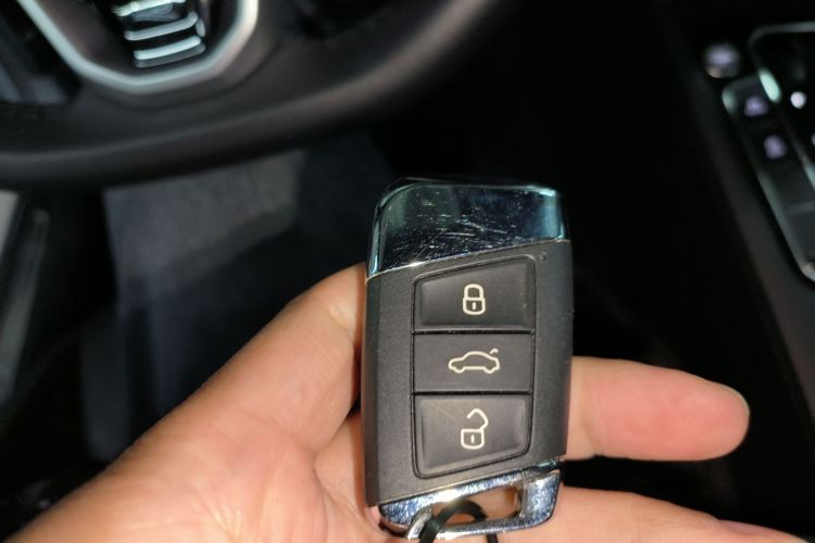 一汽-大众CC 2024款 380TSI 夺目版中控内饰11