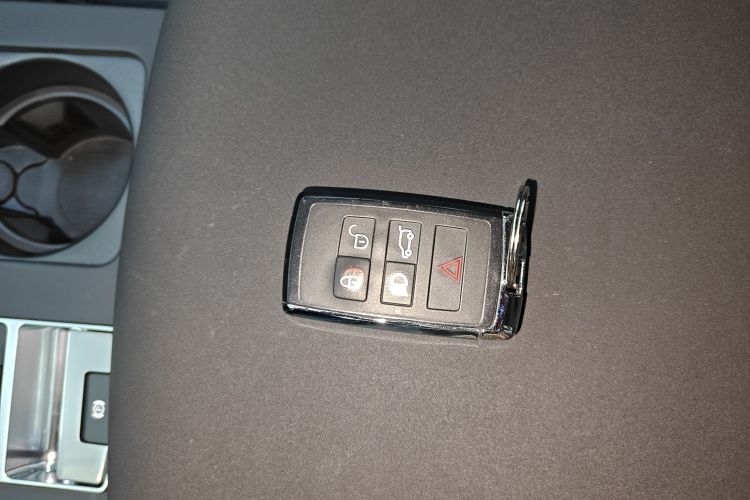 路虎 发现 2020款 3.0 SC V6 SE中控内饰11