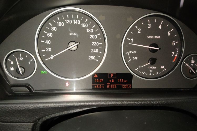 宝马3系 2016款 316Li 时尚型中控内饰14