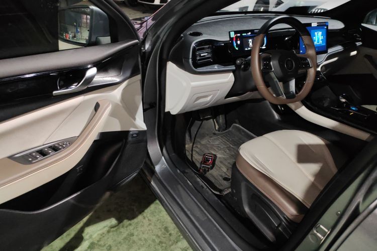 比亚迪 秦PLUS 2024款 荣耀版 DM-i 55KM领先型中控内饰20