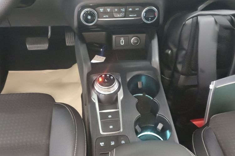 福特 福克斯 2020款 三厢 EcoBoost 180 自动锋潮型局部细节18