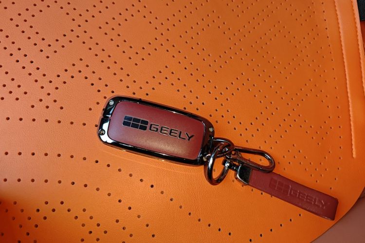 吉利银河 银河L6 2025款 EM-i 140km 星舰版中控内饰11