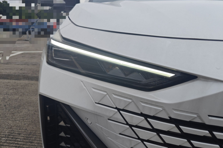 长安UNI-V 2022款 1.5T 智慧领航型车身外观6006