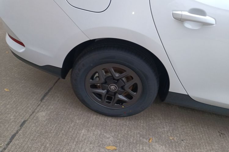 比亚迪 秦PLUS 2025款 DM-i 智驾版 55KM领先型车身外观6008