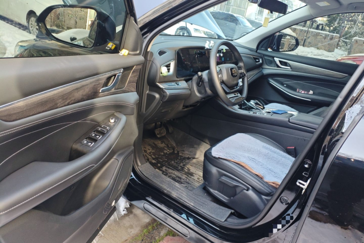 蓝电E5 2023款 1.5L DE-i 100KM畅享型 7座中控内饰7003