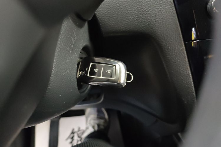 日产 逍客 2017款 2.0L CVT精英版 国V中控内饰7001