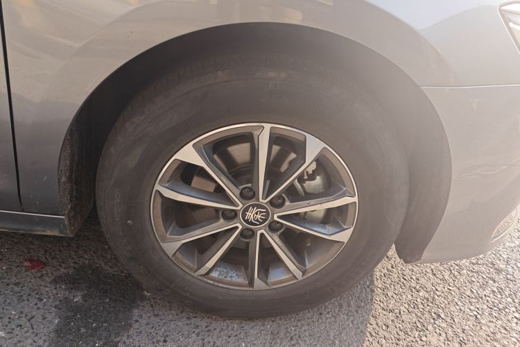 比亚迪 秦PLUS 2023款 冠军版 DM-i 55KM领先型车身外观10