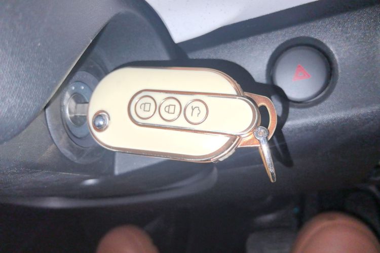 五菱汽车 宏光MINIEV 2024款 第三代 215km 进阶版中控内饰7001