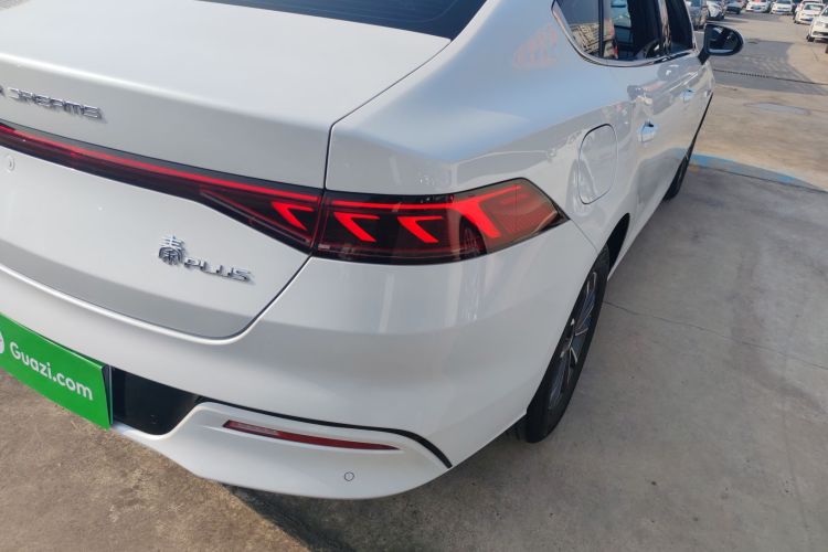 比亚迪 秦PLUS 2024款 荣耀版 DM-i 55KM领先型车身外观9