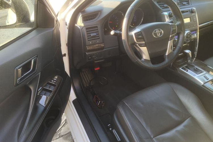 丰田 锐志 2013款 2.5V 菁锐版中控内饰7003