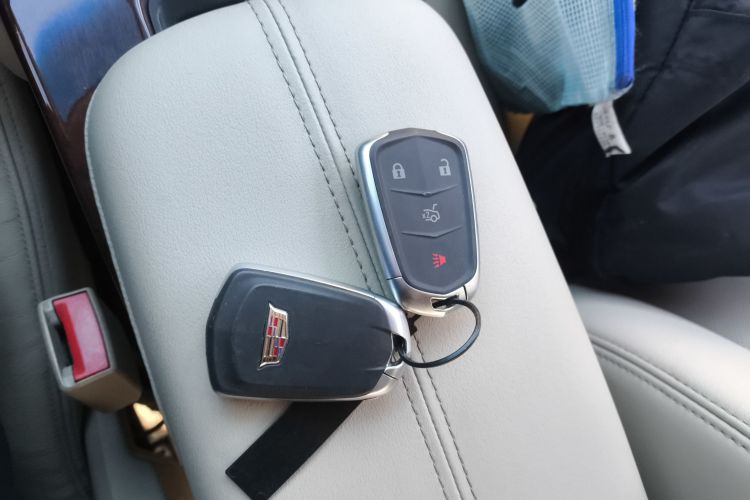 凯迪拉克XTS 2015款 28T 舒适型中控内饰11