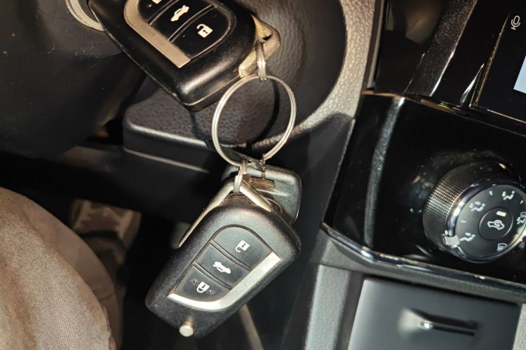 丰田 卡罗拉 2017款 1.2T CVT GL中控内饰11