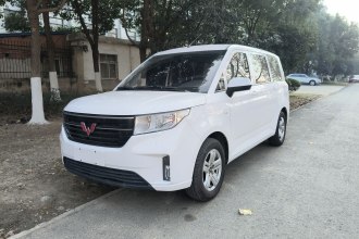 五菱汽车 五菱宏光PLUS 2020款 1.5L 手动舒适型 7座