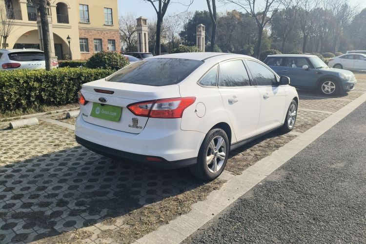 福特 福克斯 2012款 三厢 1.6L 手动风尚型车身外观7