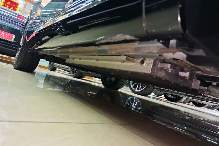 领克08 EM-P 2025款 220km 四驱性能Halo机舱底盘29