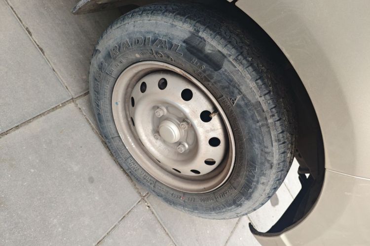 五菱汽车 五菱荣光 2019款 1.2L S 厢式运输车标准型5座车身外观10