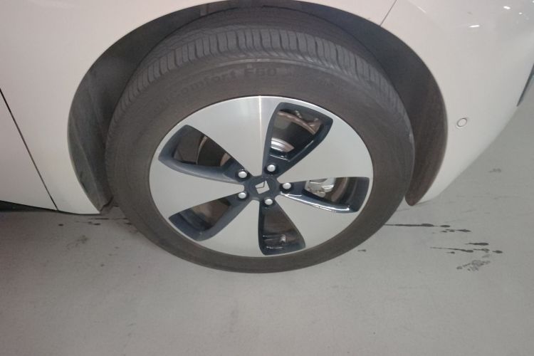 宝骏云朵 2023款 460 Max 灵犀版车身外观10