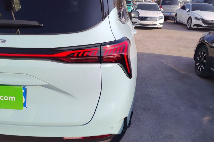 东风风行 风行游艇 2022款 1.5T DCT逐浪版车身外观9