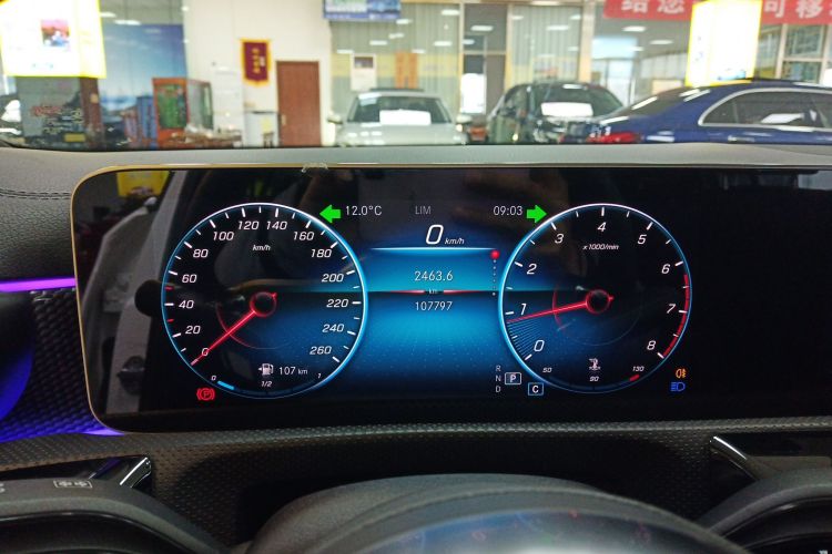 奔驰A级 2020款 A 200 L 运动轿车中控内饰14