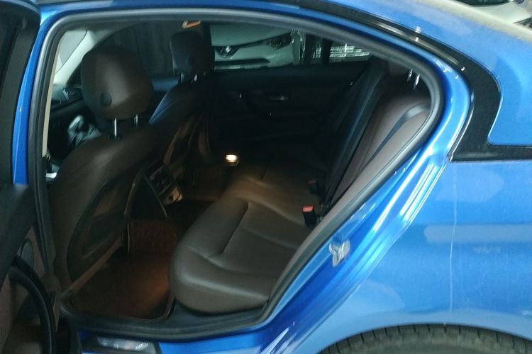 宝马3系 2019款 320Li M运动套装中控内饰7004