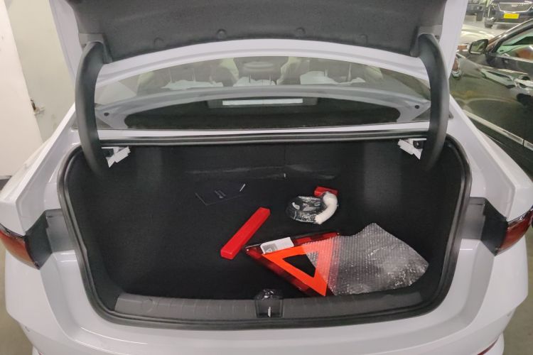 比亚迪 秦PLUS 2025款 DM-i 智驾版 55KM领先型机舱底盘23