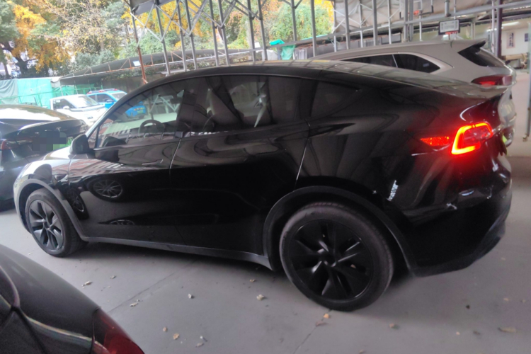 特斯拉 Model Y 2023款 长续航全轮驱动版车身外观6001