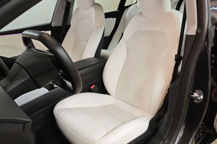 特斯拉 Model 3 2023款 后轮驱动版中控内饰19