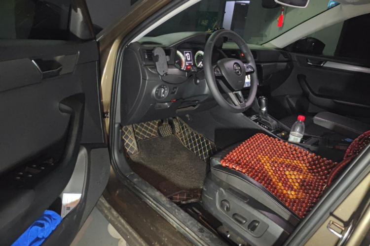 斯柯达 速派 2018款 TSI280 DSG舒适版 国V中控内饰20