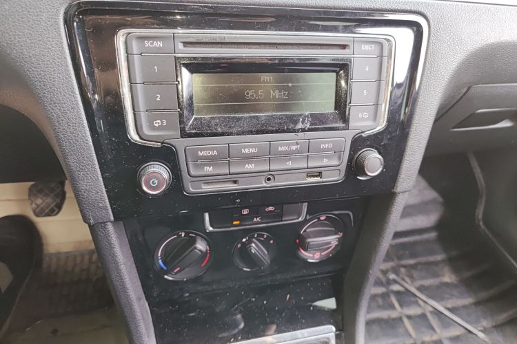 大众 宝来 2015款 质惠版 1.6L 手动时尚型中控内饰16