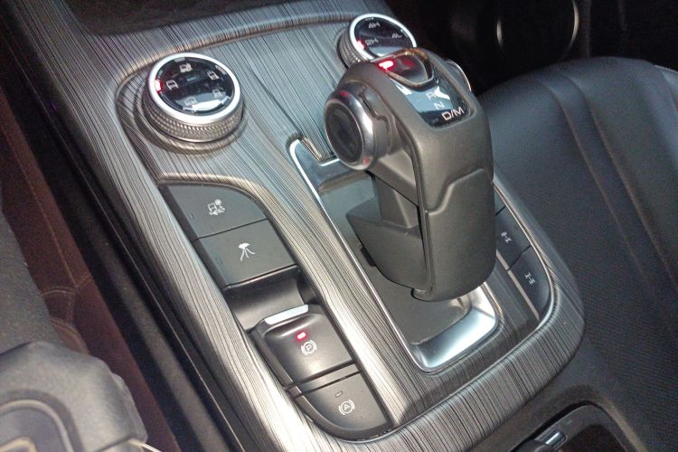 坦克300 2023款 越野版 2.0T 征服者中控内饰18