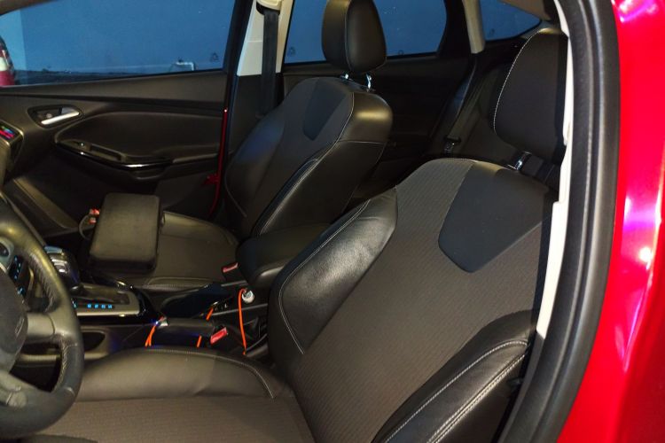 福特 福克斯 2012款 两厢 1.6L 自动风尚型中控内饰19