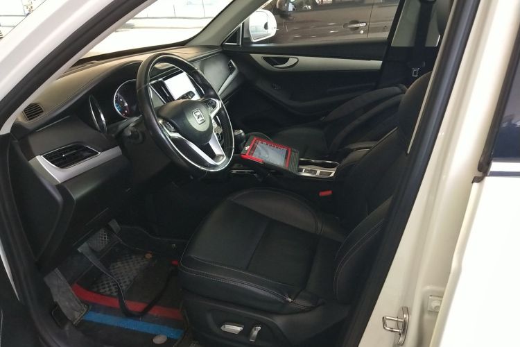 众泰SR7 2016款 1.5T CVT魔方之心版 国IV中控内饰19