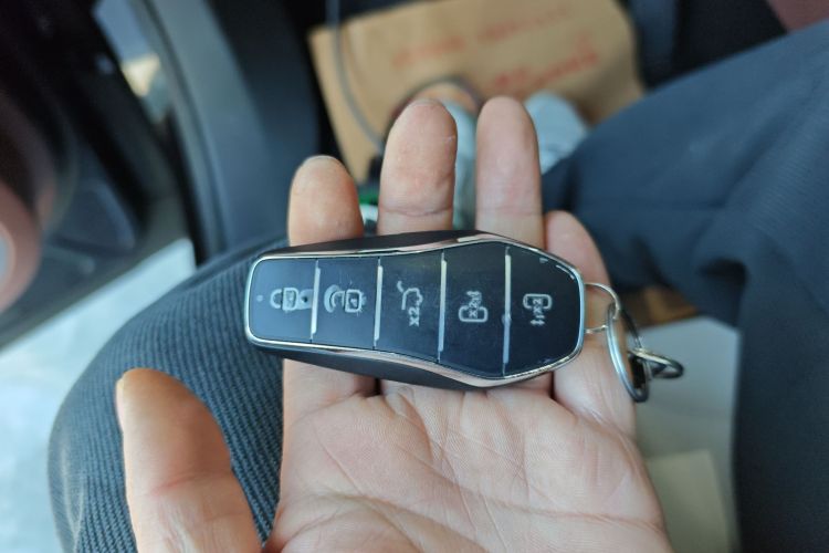 比亚迪 夏 2025款 DM-i 1.5T 180km 卓越型中控内饰11