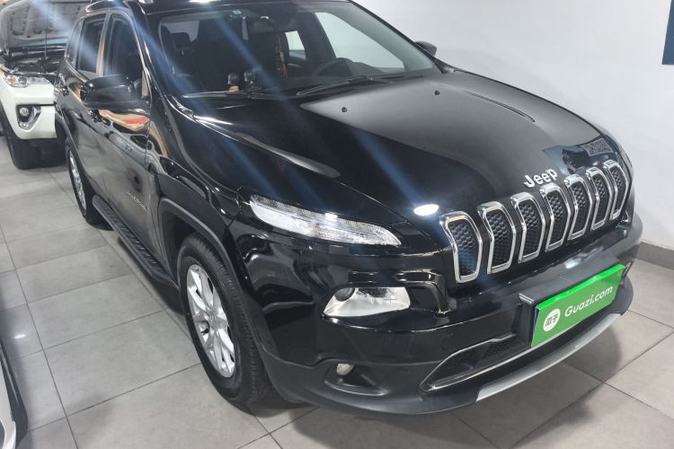 Jeep 自由光 2016款 2.4L 专业智能版车身外观3