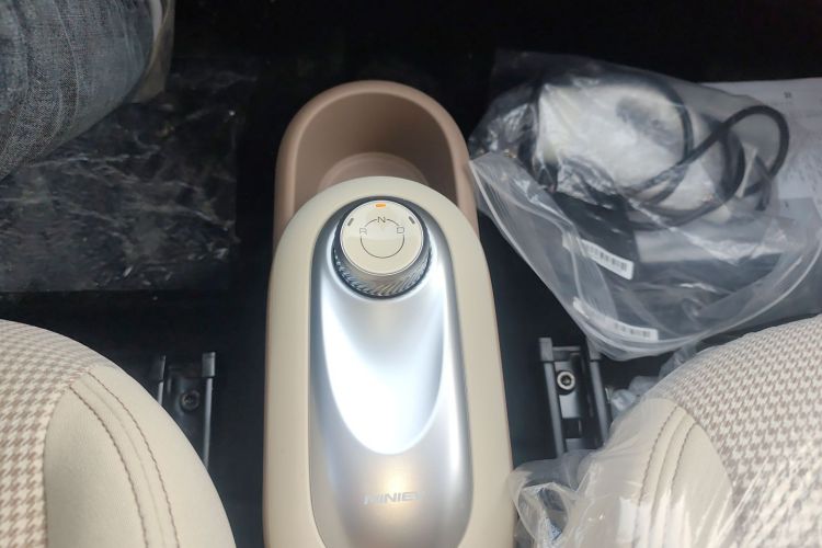 五菱汽车 宏光MINIEV 2025款 四门版 进阶款中控内饰18