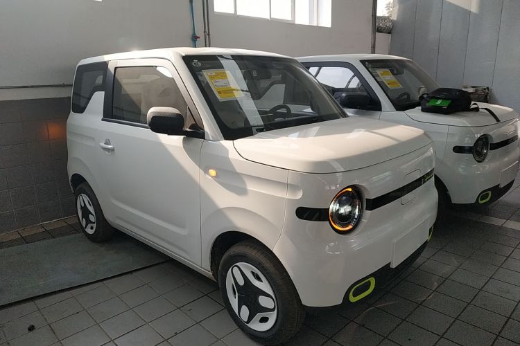 吉利银河 熊猫 2025款 210km 元气熊车身外观3